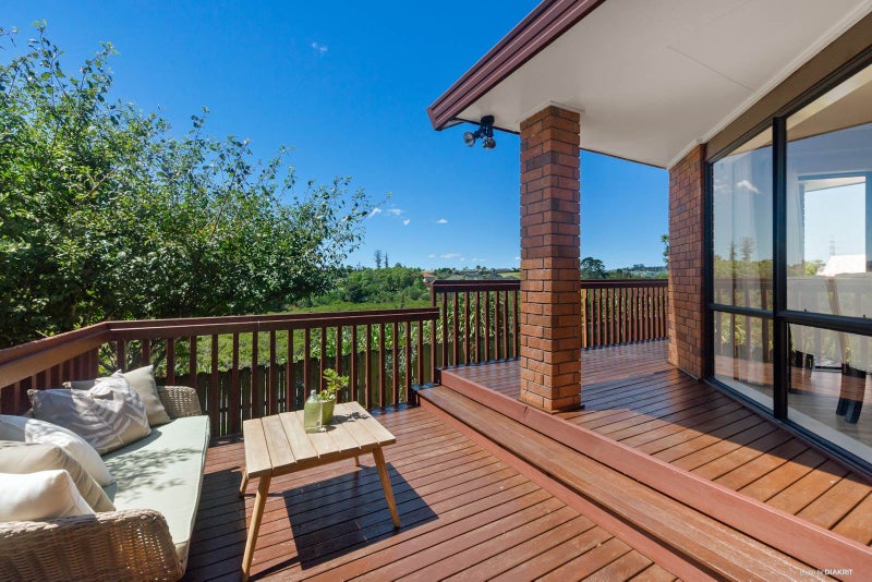 15 Robina Court, Burswood, Auckland - Carousel 2