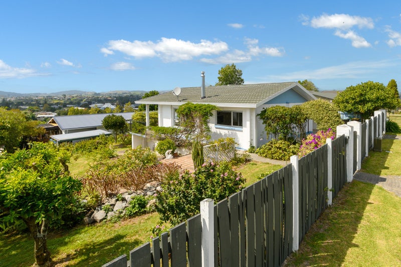 2 Knox Place, Greerton, Tauranga - Carousel 1