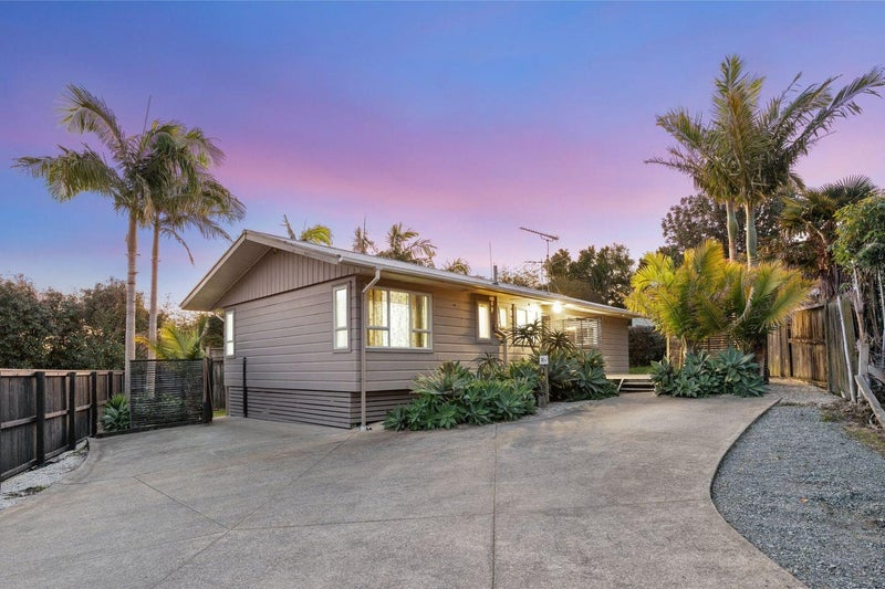 32B Lyttelton Avenue, Forrest Hill, Auckland - Carousel 1