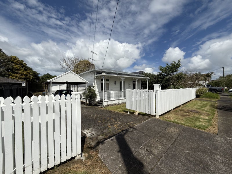 17 Truro Road, Sandringham, Auckland - Carousel 1