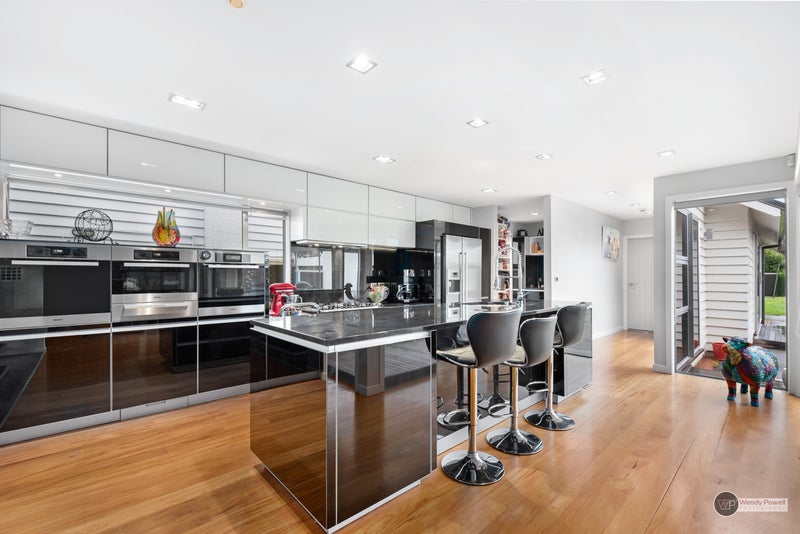 11 Marina Grove, Hutt Central, Lower Hutt - Carousel 2