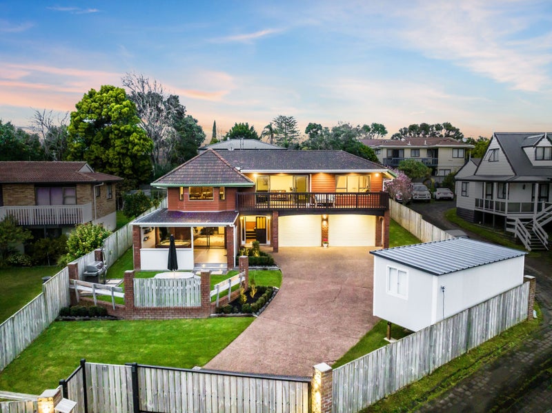 11 Rochas Place, Clover Park, Auckland - Carousel 1