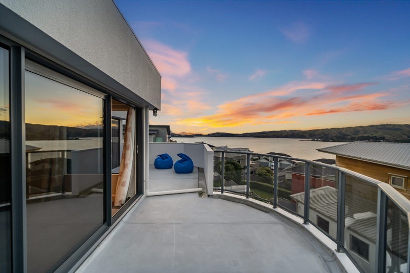 5 Bowsprit Way, Whitby, Porirua - Carousel 2