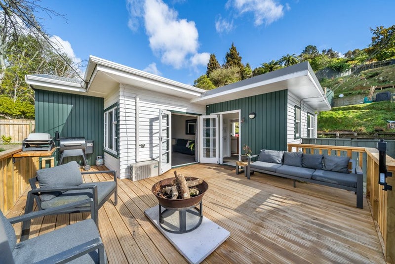 20 Jocelyn Crescent, Pinehaven, Upper Hutt - Carousel 1