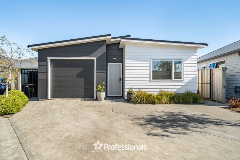 11 Wi Hape Pakau Place, Waiwhetu, Lower Hutt - Carousel 1