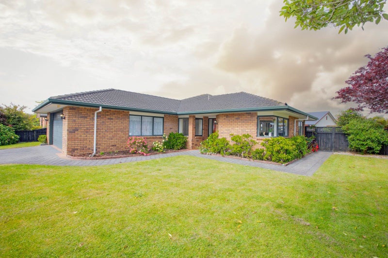 18 Fendalton Drive, Rototuna, Hamilton - Carousel 2