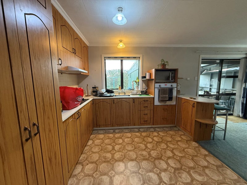 8 Appleby Crescent, Burnside, Christchurch - Carousel 2