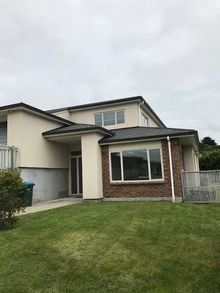33 Aspiring Terrace, Aotea, Porirua - Carousel 1