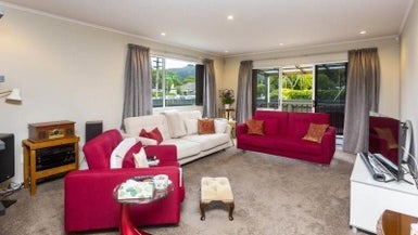 1/7 Bathurst Street, Silverstream, Upper Hutt - Carousel 1