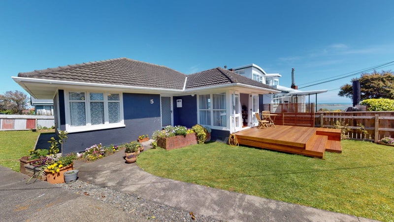 5 Tower Crescent, Durie Hill, Whanganui - Carousel 1