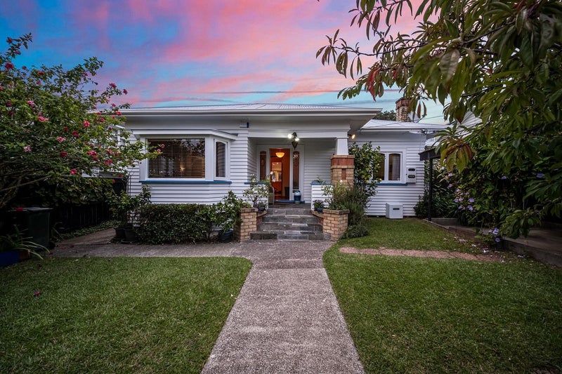 10 Riro Street, Point Chevalier, Auckland - Carousel 1