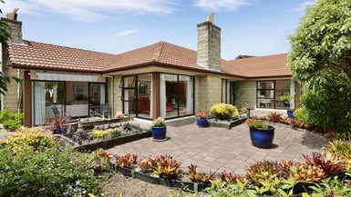 14 Oliver Road, Eastern Beach, Auckland - Carousel 1