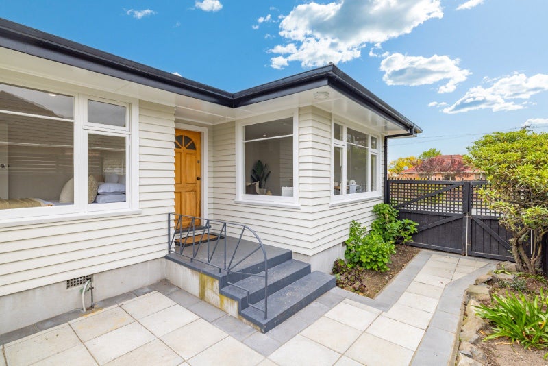 15 Dunedin Street, Redwood, Christchurch - Carousel 1