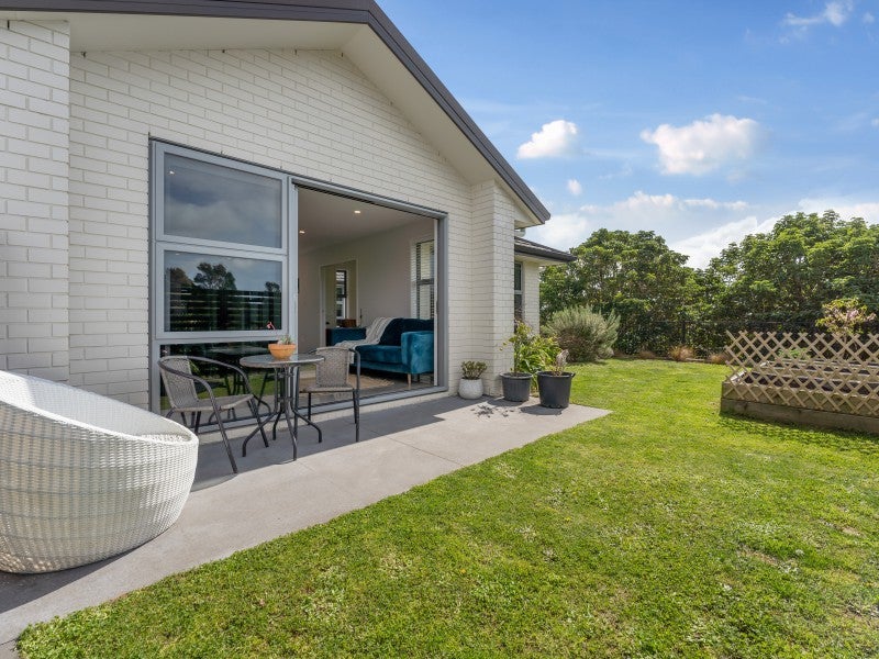 6 Greenridge Lane, Merrilands, New Plymouth - Carousel 26