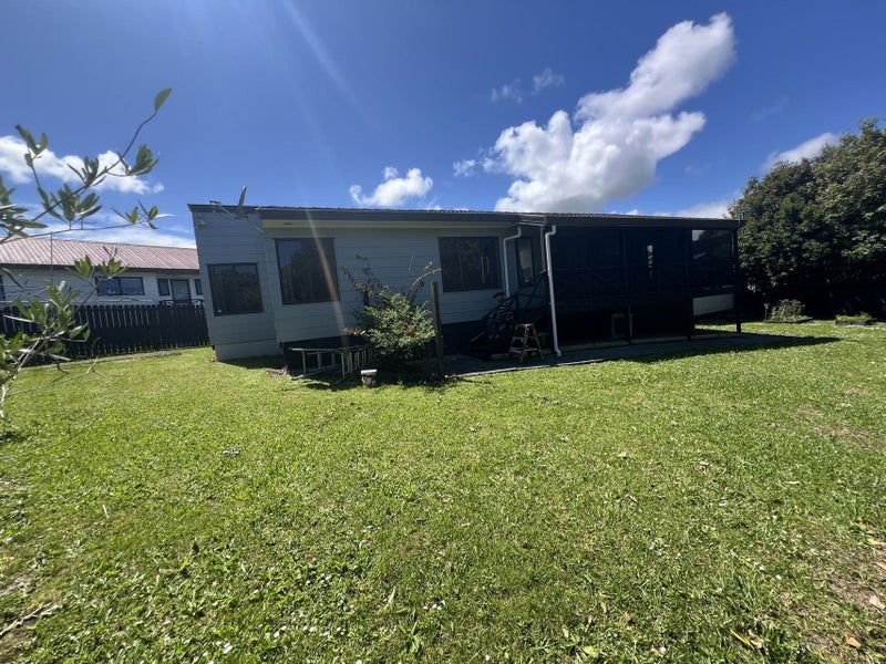 12 Leven Lane, Totara Heights, Auckland - Carousel 2