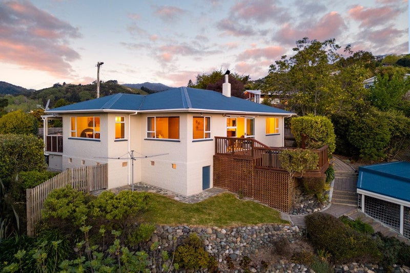 65 The Ridgeway, Stoke, Nelson - Carousel 2