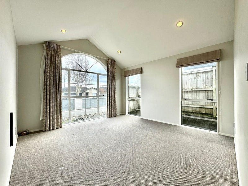 7 Dromoland Drive, Flat Bush, Auckland - Carousel 2