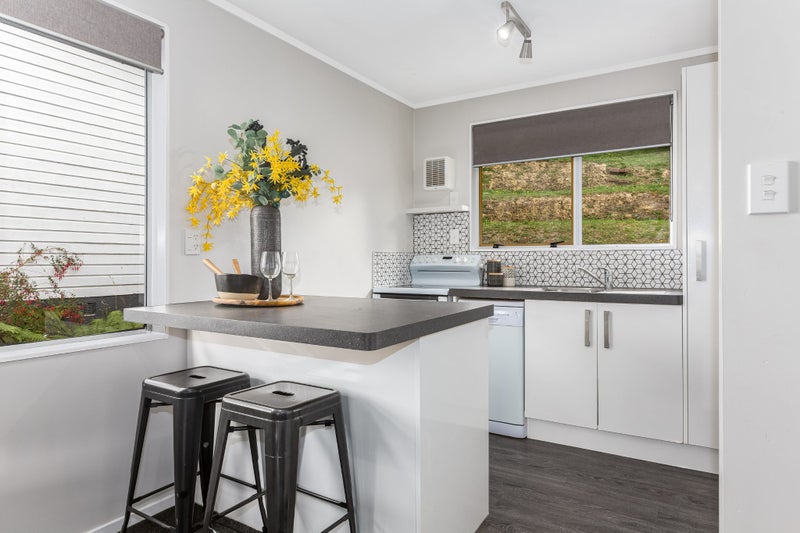 7 Halyard Place, Whitby, Porirua - Carousel 1