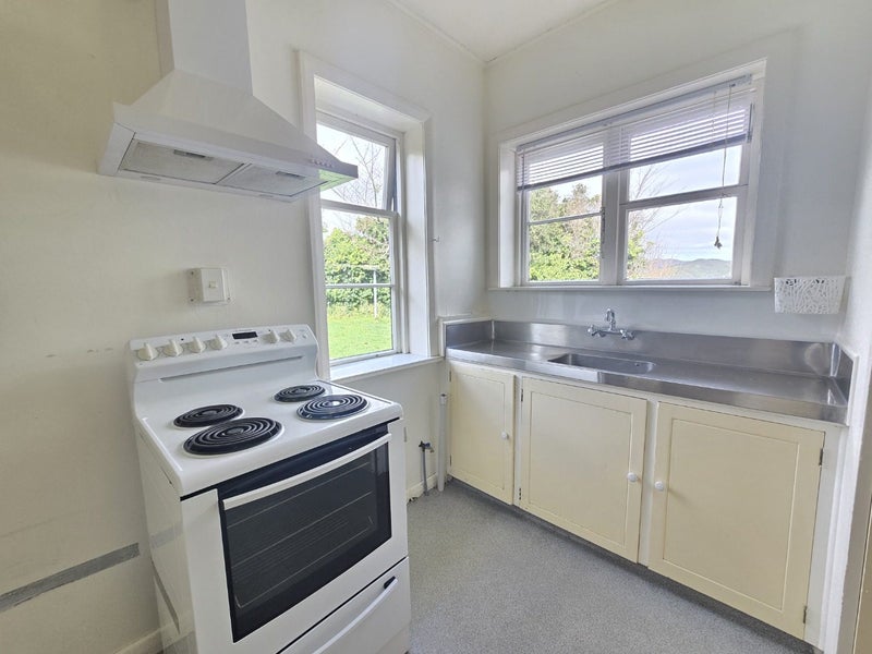 40 Sunshine Avenue, Karori, Wellington - Carousel 2