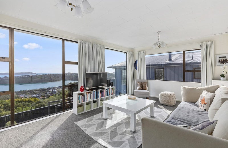 128 Conclusion Street, Ascot Park, Porirua - Carousel 1