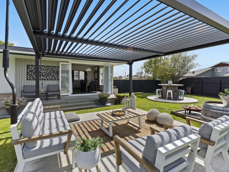 1 Sutherland Crescent, Westbrook, Palmerston North - Carousel 1