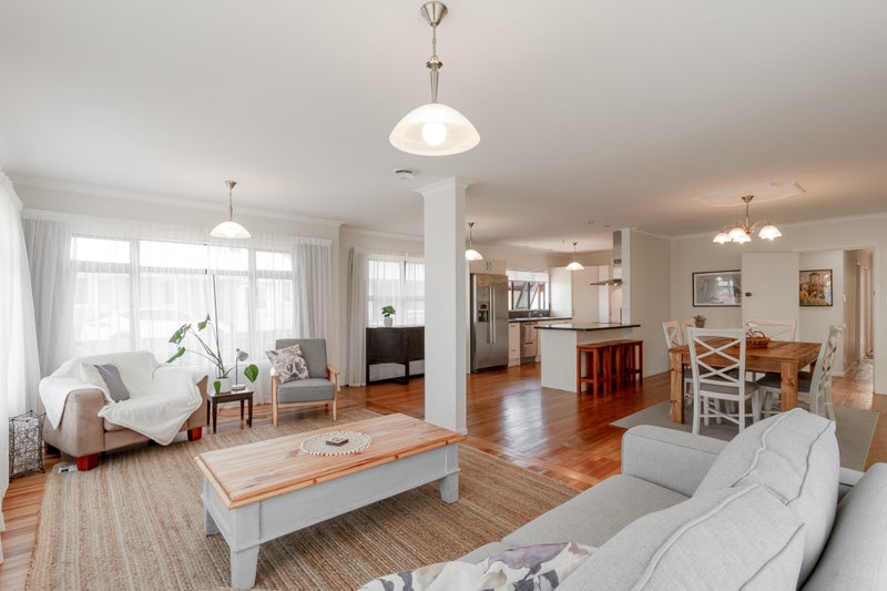 10 Meeanee Quay, Westshore, Napier - Carousel 1