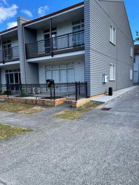 1/44 Carlos Drive, Flat Bush, Auckland - Carousel 2
