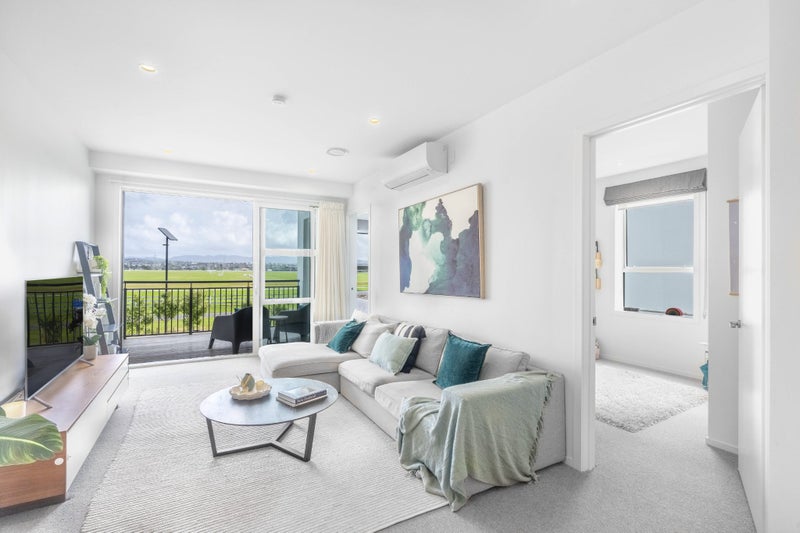 102/26B Racecourse Parade, Avondale, Auckland - Carousel 1