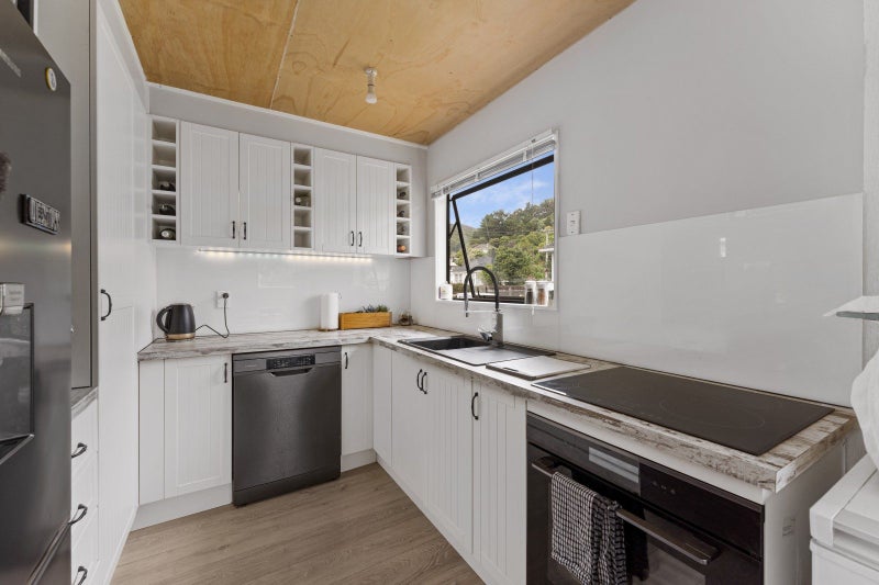 2/19 Hill Grove, Naenae, Lower Hutt - Carousel 2