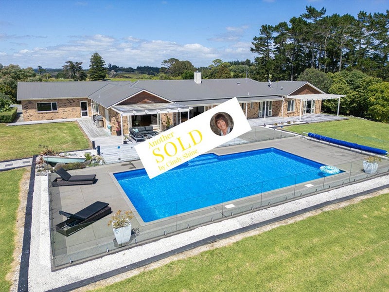 81 Burne Road, Albany - Carousel 1