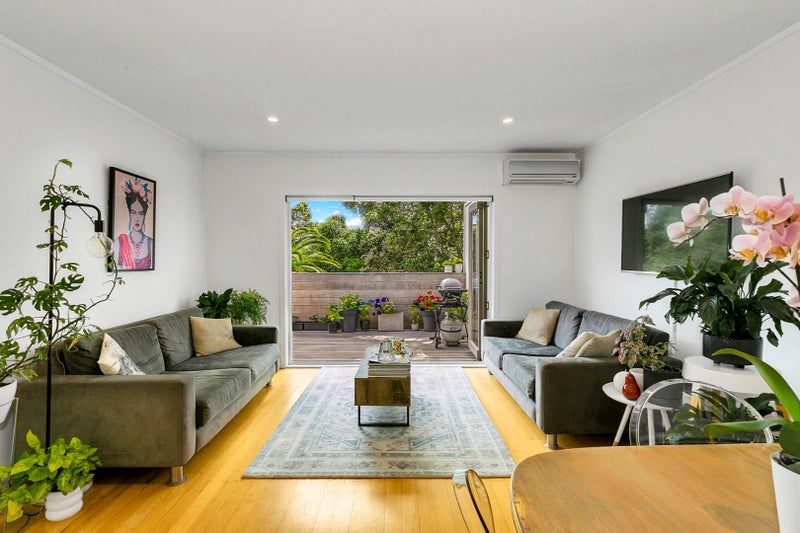 1/5 Larchwood Avenue, Westmere, Auckland - Carousel 2