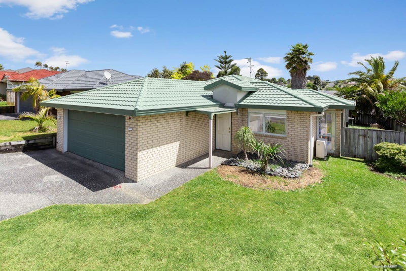 17 Arlose Place, Westgate, Auckland - Carousel 1