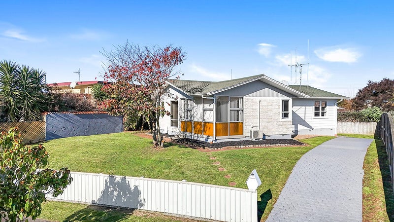 61 Morrow Avenue, St Andrews, Hamilton - Carousel 1