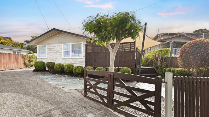 27 Manapouri Place, Glenview, Hamilton - Carousel 2