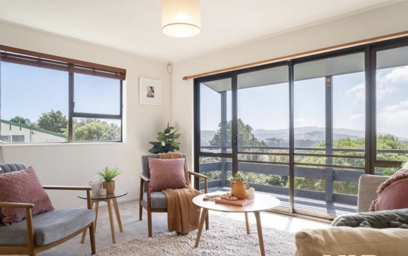 44 Colchester Crescent, Newlands, Wellington - Carousel 2