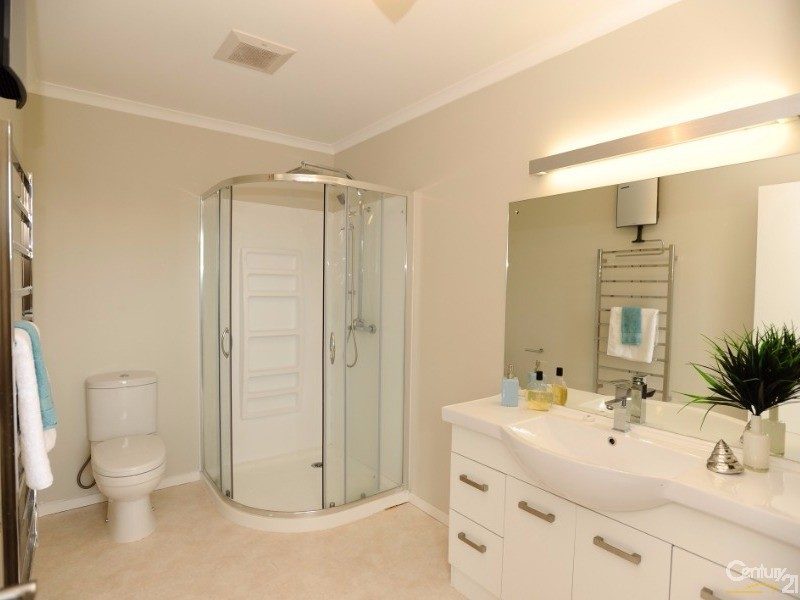 7 Whites Line West, Woburn, Lower Hutt - Carousel 13