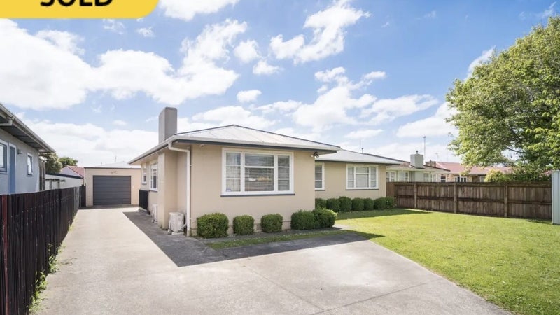 11 Richmond Avenue, Takaro, Palmerston North - Carousel 1