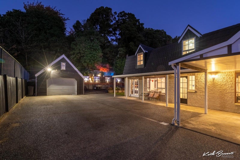 15 Johnswood Grove, Clouston Park, Upper Hutt - Carousel 1