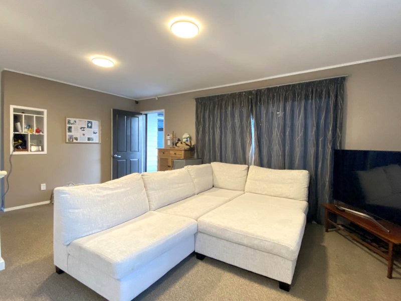 95 Unsworth Drive, Unsworth Heights, Auckland - Carousel 2