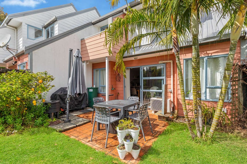 2 Blumhardt Place, Avondale, Auckland - Carousel 1