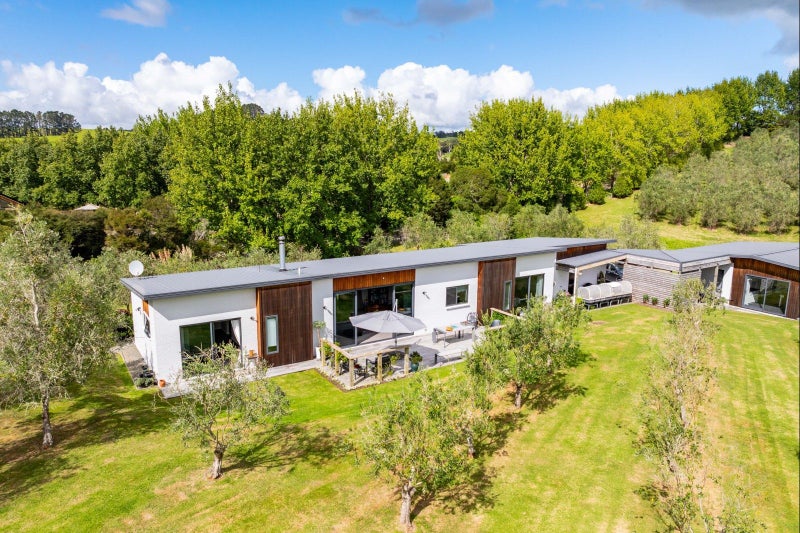 35 Poplar Glade, Kaiwaka - Carousel 1