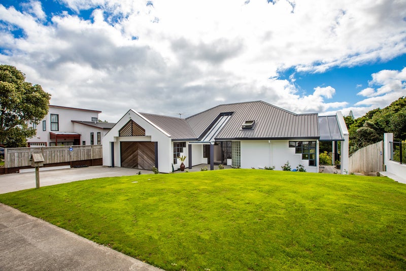 9 Ewhurst Place, Goodwood Heights, Auckland - Carousel 2