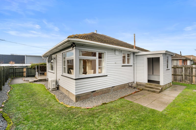 1/133 Langdons Road, Northcote, Christchurch - Carousel 1