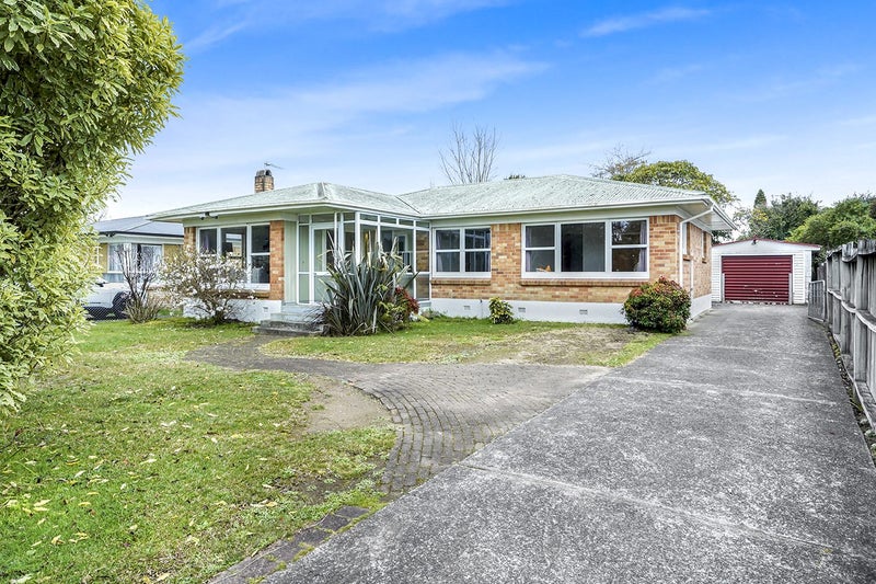 12 Somme Crescent, Hillcrest, Hamilton - Carousel 1