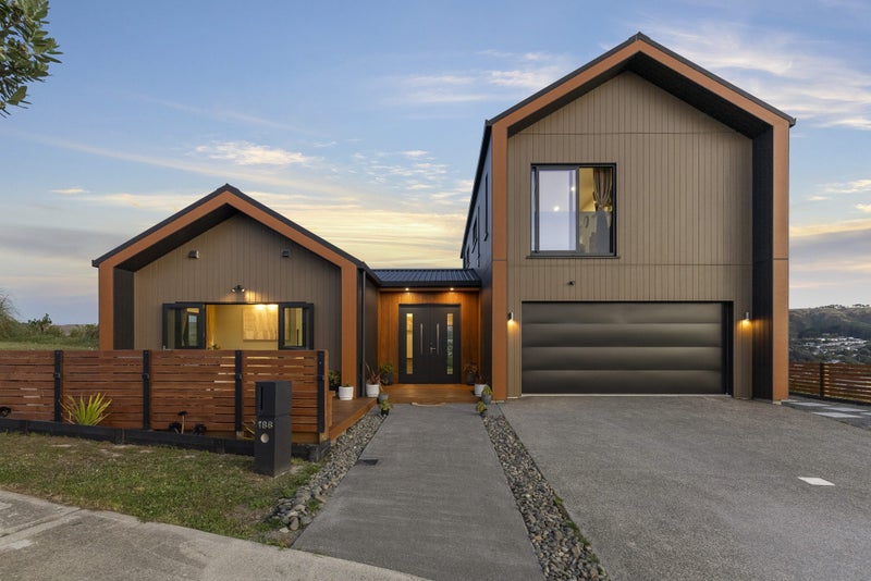 186 John Burke Drive, Aotea, Porirua - Carousel 1