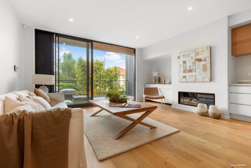 10 Macbeth Court, Milford, Auckland - Carousel 1