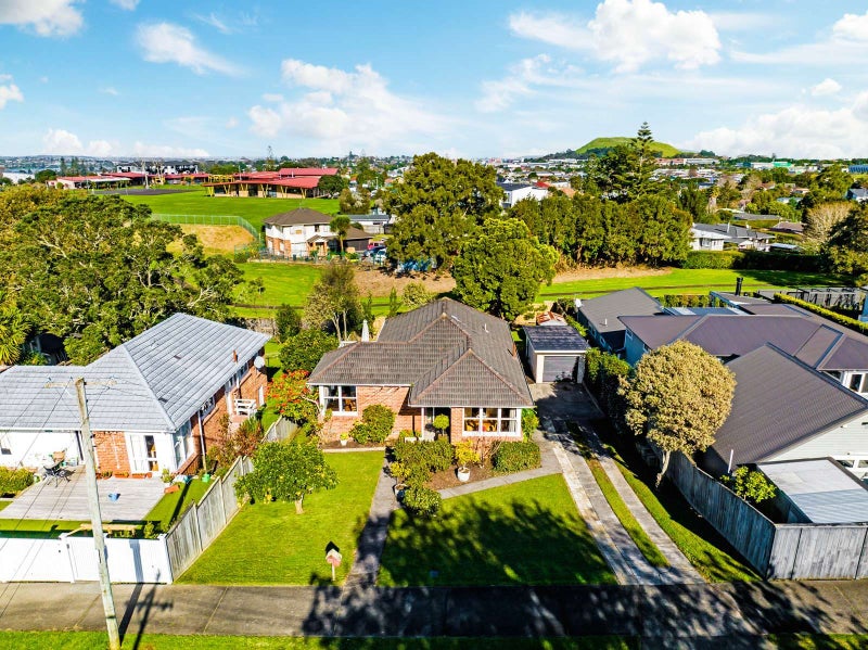 30 Weybridge Crescent, Glen Innes, Auckland - Carousel 10
