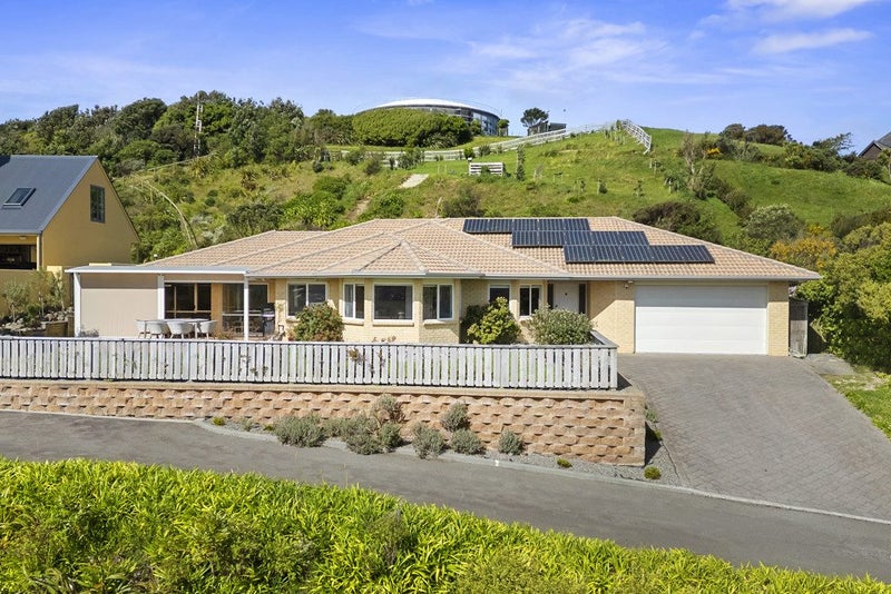 125 Woodman Drive, Tawa, Wellington - Carousel 1
