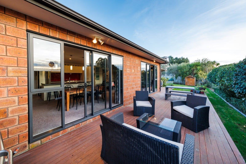 23 Galea Grove, Kelvin Grove, Palmerston North - Carousel 2