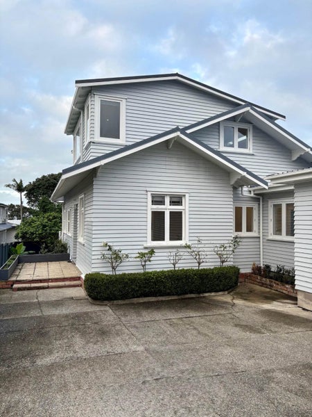 2A Hamana Street, Narrow Neck, Auckland - Carousel 1